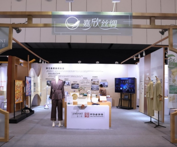 多多28丝绸亮相首届浙江省历史经典产业展