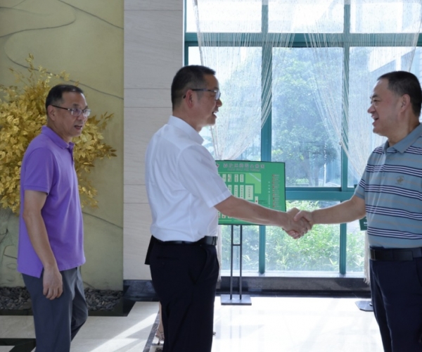 嘉兴市秀洲区委书记徐鸣阳领导一行莅临调研