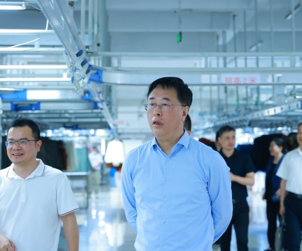 农行总行田继敏领导一行调研多多28丝绸 共探银企合作新机遇